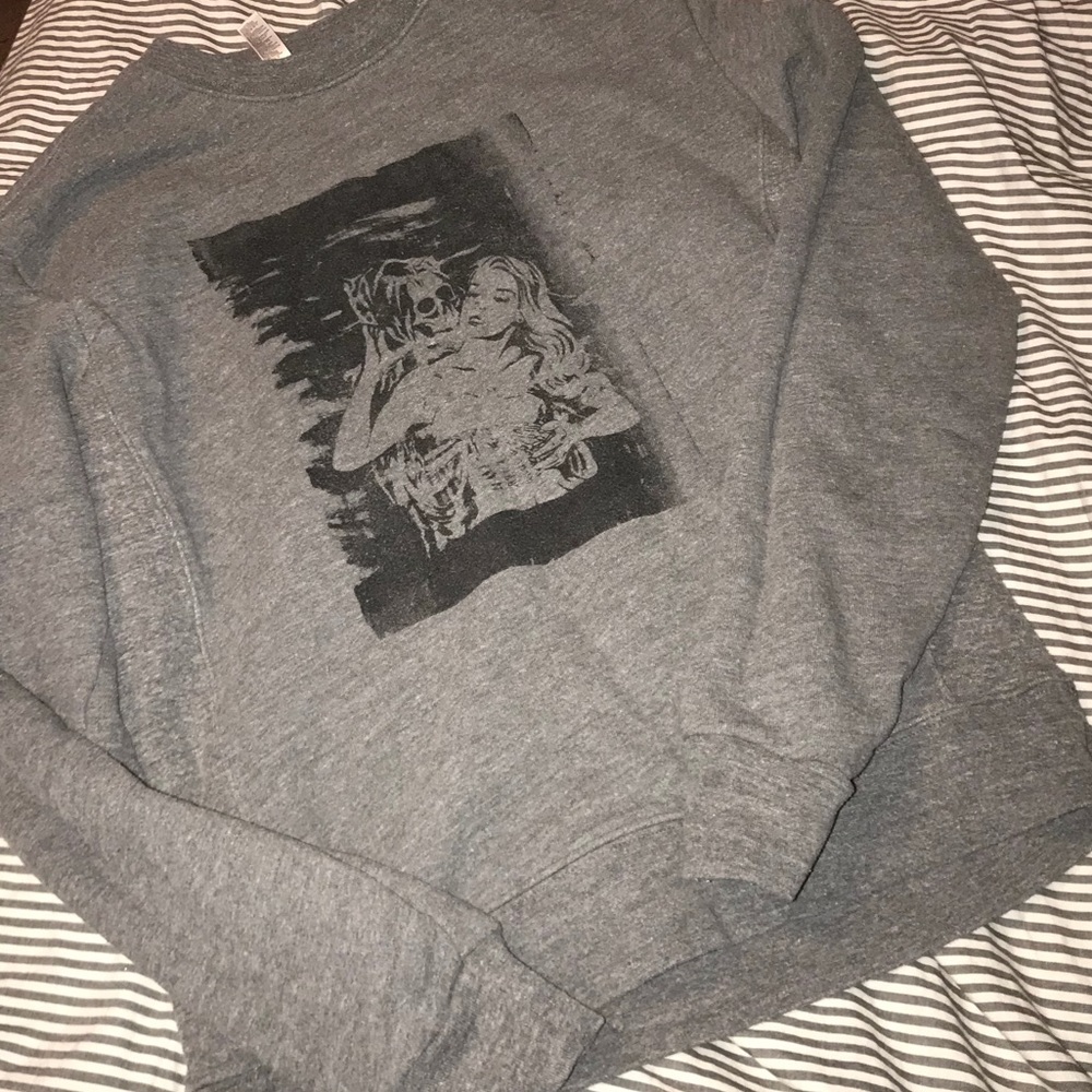 Grey graphic crewneck